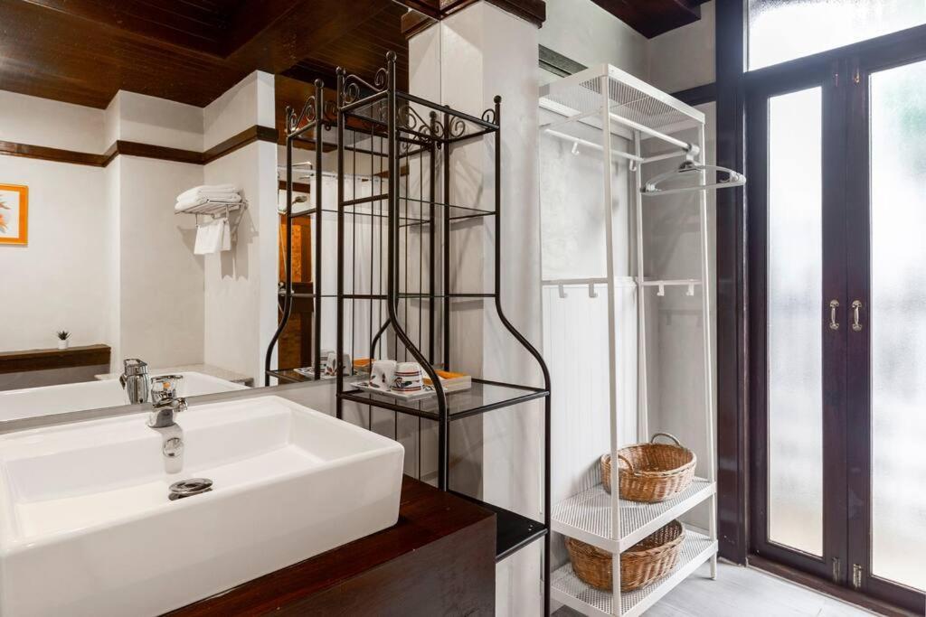 Sclass Villa & Swimming Pool , 10 Min From Airport 치앙마이 외부 사진
